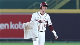 樂天桃猿外野手陳晨威跑出生涯第200盜。（圖／樂天桃猿提供） 