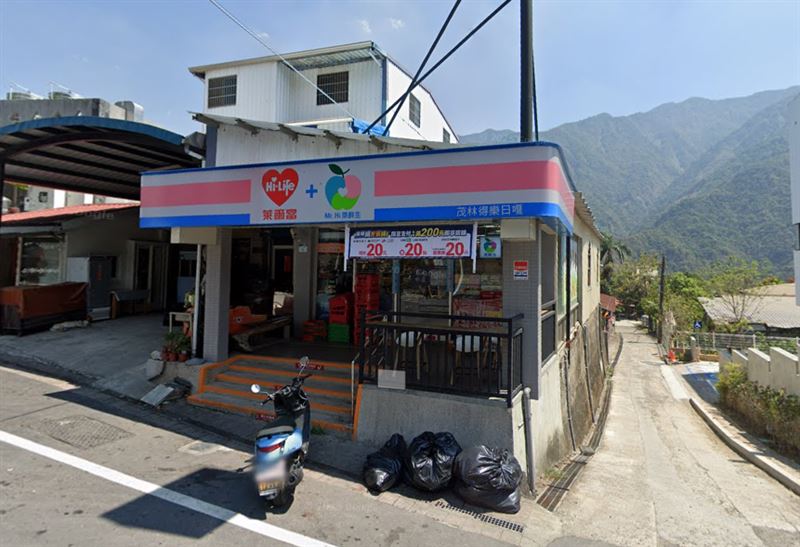 不少鄉村可見萊爾富的身影，圖為茂林唯一家的萊爾富。（圖／翻攝自Google街景）