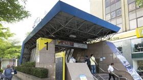 北捷中山站今下午驚傳列車發生巨大的「鞭炮聲」，數百旅客被請下車。（示意圖／資料照）