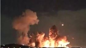 在美、以軍事打擊後，伊朗伊斯法罕發生劇烈爆炸。（圖／翻攝自川普真實社群）