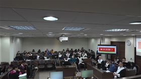 檢察官稱柯文哲在騎飛輪收錢，勉強算是「自行車手」，不會是車手。（翻攝自臺北地院刑事科YouTube）