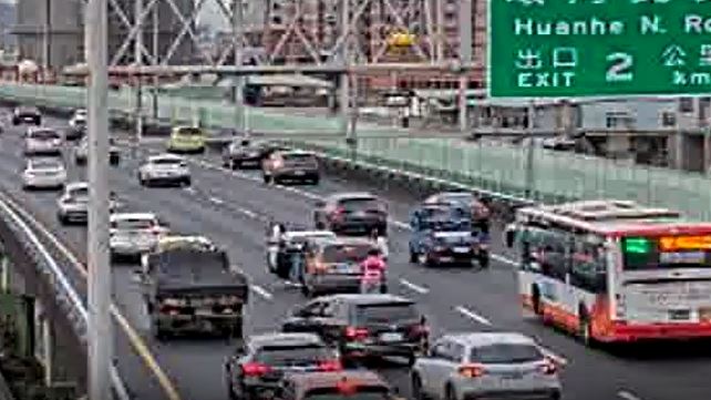 新/國道追撞!占1車道、堵3km…時速剩20