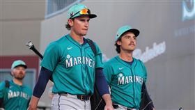 西雅圖水手隊宣佈，與尚未登上大聯盟的20歲游擊新秀艾默生（Colt Emerson）達成一份為期8年、總額達9500萬美元的續約協定。（圖／美聯社／達志影像）