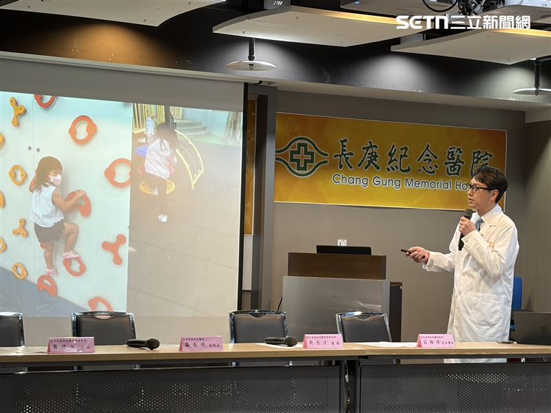 蕭醫師說目前女童已能自然跑跳。（圖／記者簡浩正攝影）