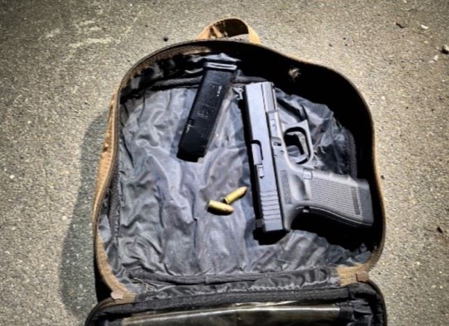 警方在黃嫌住家查扣作案之手槍1支、子彈2顆。（圖／翻攝畫面）