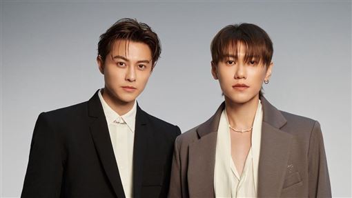 王子睡到一半被警察逮捕！毛弟幫忙開門的