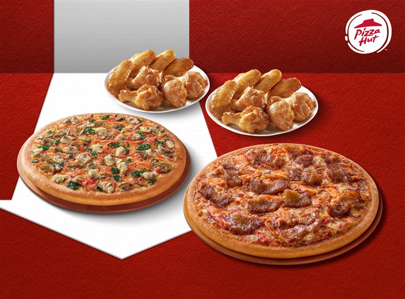 「小比薩+烤雞」組合買1送1,兩個小比薩+兩個烤雞只要674元起。(圖/必勝客提供)