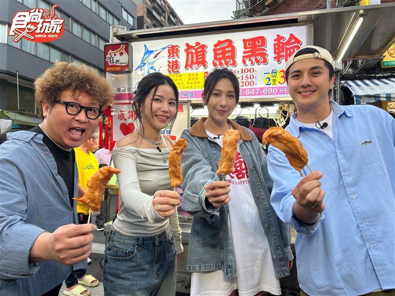 主持人納豆（左起）、頌樂、楊晴、曾子余大吃美食。(圖／TVBS提供)