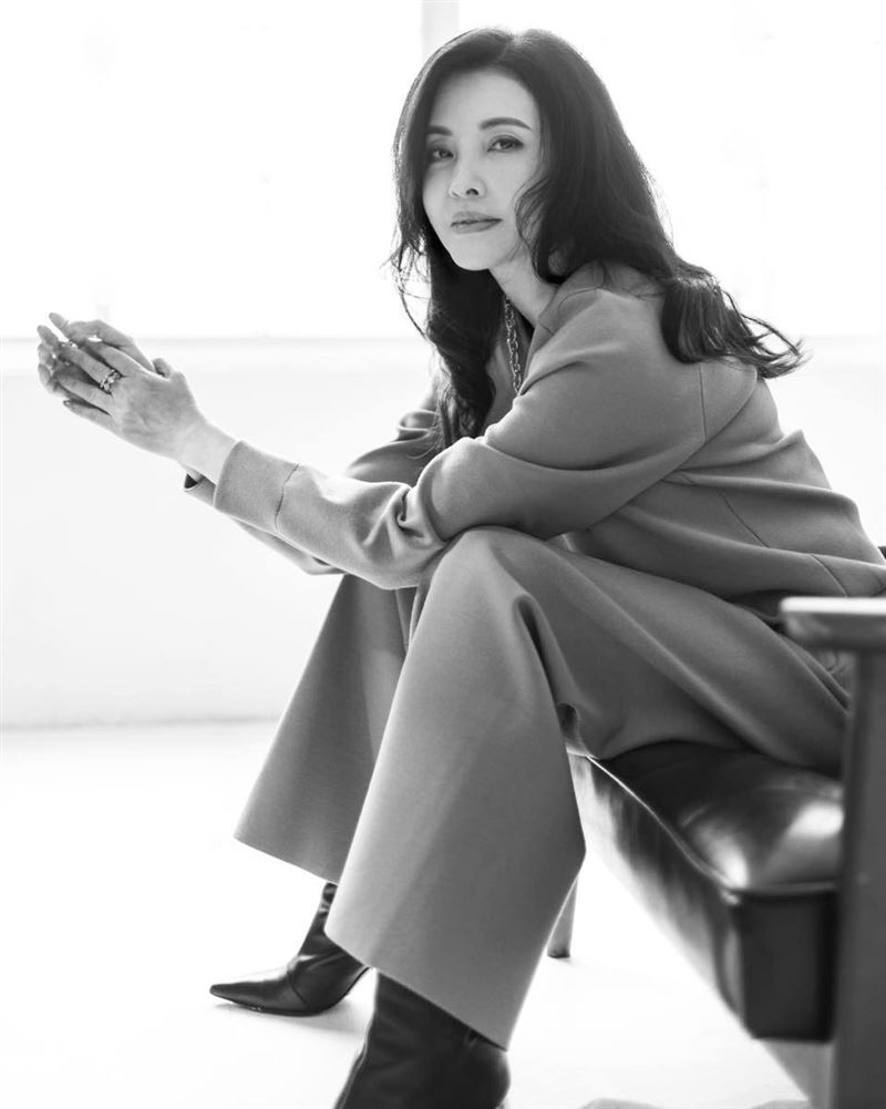 近期國際局勢動盪、股市劇烈波動,不只投資人壓力爆棚,就連藝人何如芸也忍不住分享自己的投資心情。(圖/翻攝自何如芸FB)