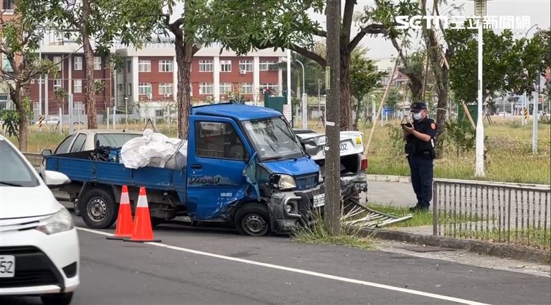 台南貨車「導彈式」噴撞原因曝光！命大紅衣嬤躲劫，駕駛趁亂跑了。（圖／翻攝畫面）