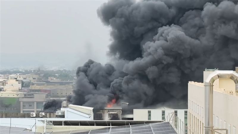 新／彰織帶工廠遭祝融　恐怖黑煙直竄天際