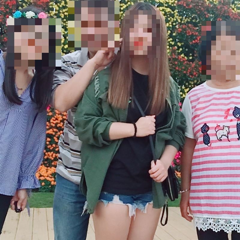 長期開計程車接濟弟弟的巖姓哥哥(圖左二)，疑似為了勸誡施暴的弟弟，不幸慘亡。(圖／翻攝畫面)