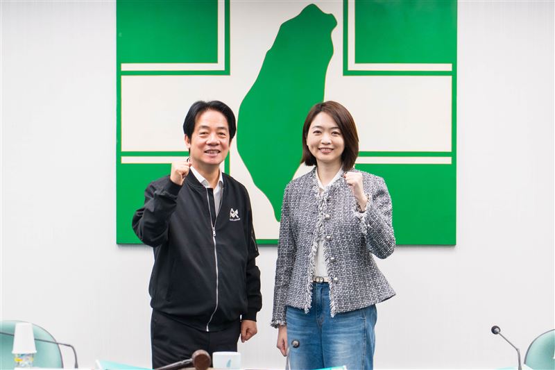 韓瑩請辭發言人投入宜蘭市長選戰，賴清德為她加油打氣（圖／民進黨提供）