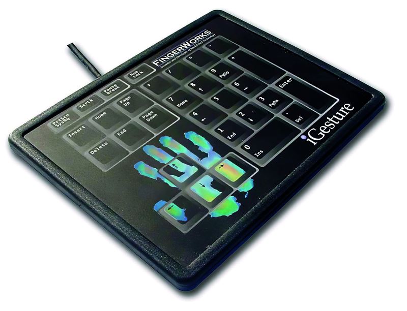 蘋果50年最大秘密曝光！賈伯斯被一位微軟工程師氣到，一怒之下一怒開外掛，催生iPhone轟動世界。（圖／天下文化提供）