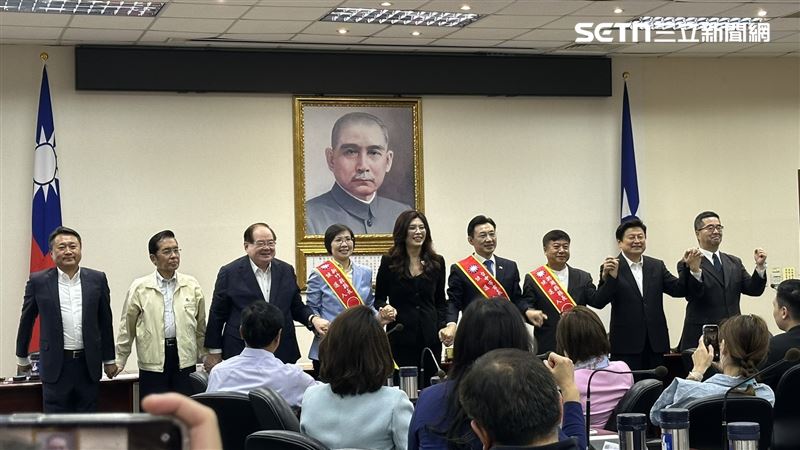 國民黨主席鄭麗文今(1日)通過縣市長選舉第四梯次建議徵召提名案。(圖/記者詹宜庭攝影)