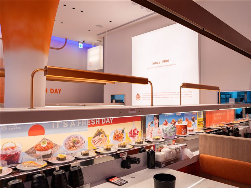 爭鮮中山南西店開幕首三日焦糖鮭魚1+1只要40元。(圖／爭鮮提供）