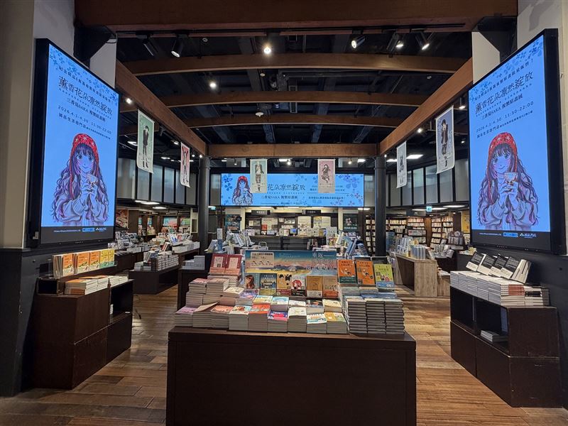 誠品書店西門獨家規劃主題佈置，讓讀者在逛展的同時還能與最喜歡的角色拍照打卡、留下珍貴紀念。（圖／品牌業者提供）