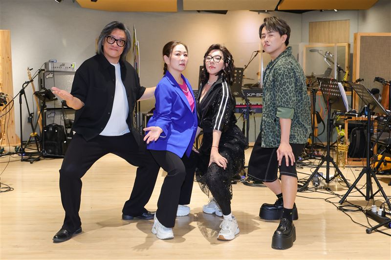 施文彬、張秀卿、王彩樺、陳孟賢出席「藍寶石大歌廳演唱會」彩排。（圖／高流提供）