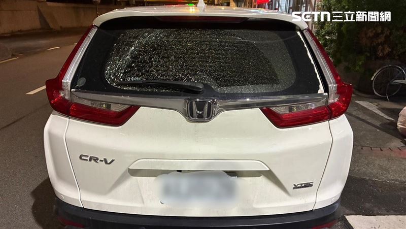 北市男駕車突遭開槍 擋風玻璃裂成蜘蛛網