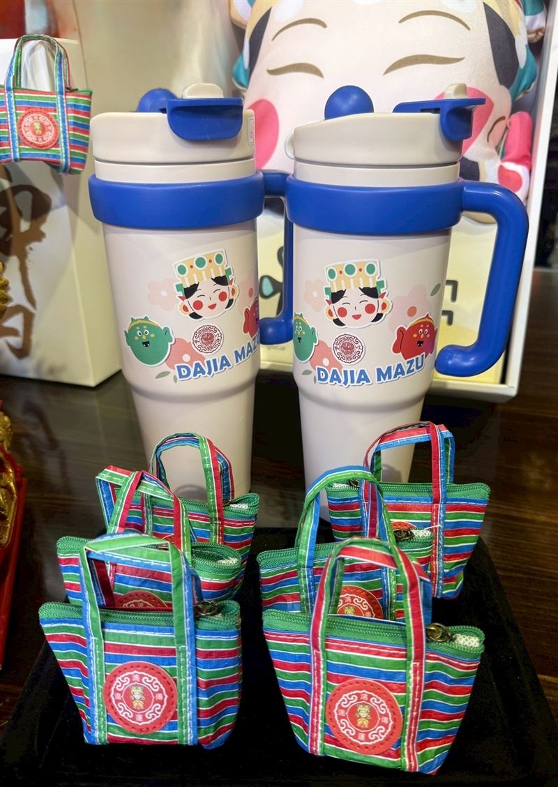 遠傳迎大甲媽祖遶境，到店免費領「獨家迷你茄芷袋」。（圖／遠傳電信提供）