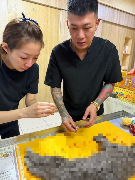 鳳梨哀悼表示「沒病沒痛了，希望祢好好跟著菩薩的腳步去修行，我會記得祢的，親愛的斯貝壞貓咪。」（圖／翻攝自鳳梨臉書）