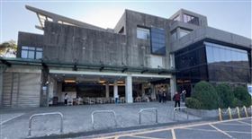 台北市陽明山臻愛樓驚傳骨灰罈遭竊案，警方已介入進行指紋與跡證採集。（翻攝自Google Maps）