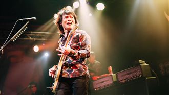 伍佰寫給妻子深情告白　百萬金曲傳唱30年