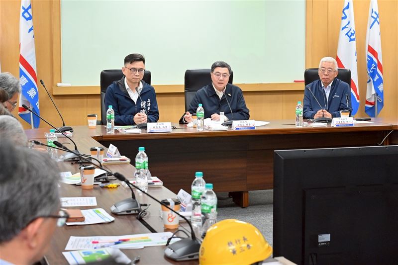 行政院長卓榮泰今（1）日視察中油林園石化廠。（圖／行政院提供）