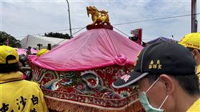 白沙屯媽祖,粉紅超跑。（圖／楊登嵙提供）