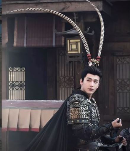 也有網友對於張凌赫所飾演的將軍形象感到不適，認為將軍應有陽剛之氣。（圖／翻攝自張凌赫IG）