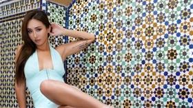 薔薔於今日透露，最新影片上線後不到半小時便突破萬次觀看，創下頻道前三高流量紀錄，卻隨即被平台列為18禁限制觀看。（圖／翻攝自薔薔IG）