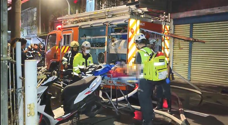 1名住戶因輕微嗆傷送醫。（圖／翻攝畫面）