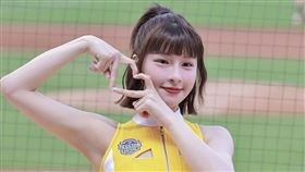 峮峮在啦啦隊中具有高人氣。（圖／翻攝自IG）