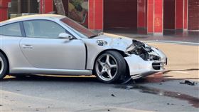 台中保時捷闖紅燈被擊落 旋轉270度 （圖／翻攝畫面）