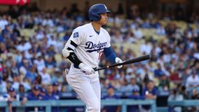 洛杉磯道奇隊巨星大谷翔平連續上壘紀錄推進至37場，正式超越前輩成為繼鈴木一朗後，史上第2位達成此項數據的日籍球員。（圖／美聯社／達志影像）