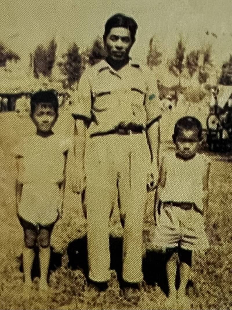 官田鄉運在隆田國小舉行，國小二年級的阿扁（左）與扁爸在會場合影。（圖／翻攝自陳水扁新勇哥物語臉書）