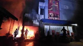 彰化宗教聖地「玄門山」陷火海！木造殿宇全面燃燒　信徒震驚不捨（圖／翻攝畫面）