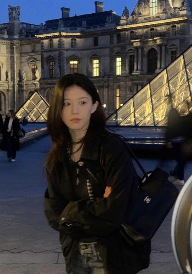 韓國知名女星高允貞，上個月以CHANEL（香奈兒）品牌大使的身分出席巴黎時裝週。（圖／翻攝自IG @goyounjung）