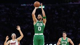 波士頓塞爾提克當家球星泰坦（Jayson Tatum）宣告強勢回歸。（圖／美聯社／達志影像）
