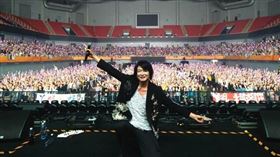 游鴻明近期在臺北流行音樂中心開唱反應熱烈，門票迅速完售。（圖／翻攝自游鴻明FB）