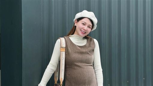 懷雙胞胎挺巨大孕肚　謝京穎揭1身體變化