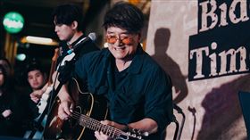 周華健驚現花博「擺攤」開唱。（圖／滾石唱片提供）