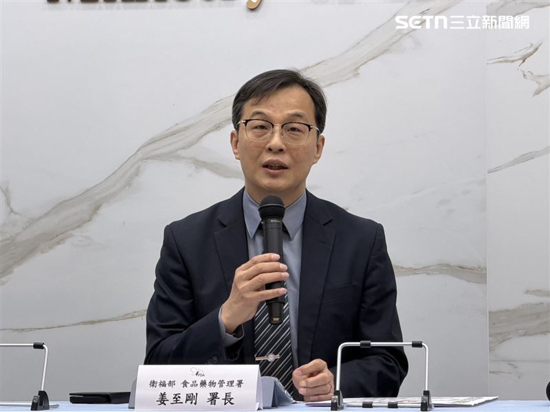 川普傳祭出100％藥品關稅，食藥署長姜至剛回應。（圖／記者蔣季容攝影）