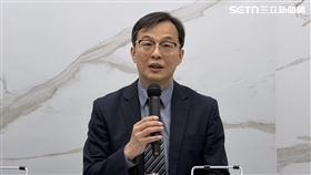 川普傳祭出100％藥品關稅，食藥署長姜至剛回應。（圖／記者蔣季容攝影）