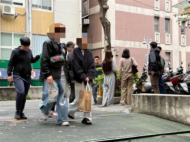 （馬賽克版）詐騙集團假「非凡投資」名義行假投資真詐騙，5名車手落網，被移送北檢複訊。（圖／翻攝畫面）