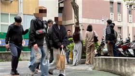 ▲（馬賽克版）詐騙集團假「非凡投資」名義行假投資真詐騙，5名車手落網，被移送北檢複訊。（圖／翻攝畫面）