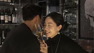 震撼彈！名女星宣布重大喜訊甜嫁企業家