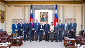 韓國瑜接見歐洲議會「安全暨防衛委員會」（SEDE）官方代表團史琪曼（Marie-Agnes Strack-Zimmermann）主席一行11人。（圖／立法院提供） 