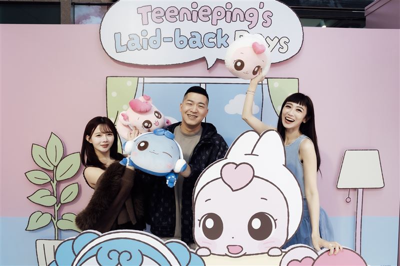 倩倩(左起)、草爺、蔡允潔出席韓國人氣IP「奇妙萌可 甜心生活樂園展」活動。（圖／像素匯提供）