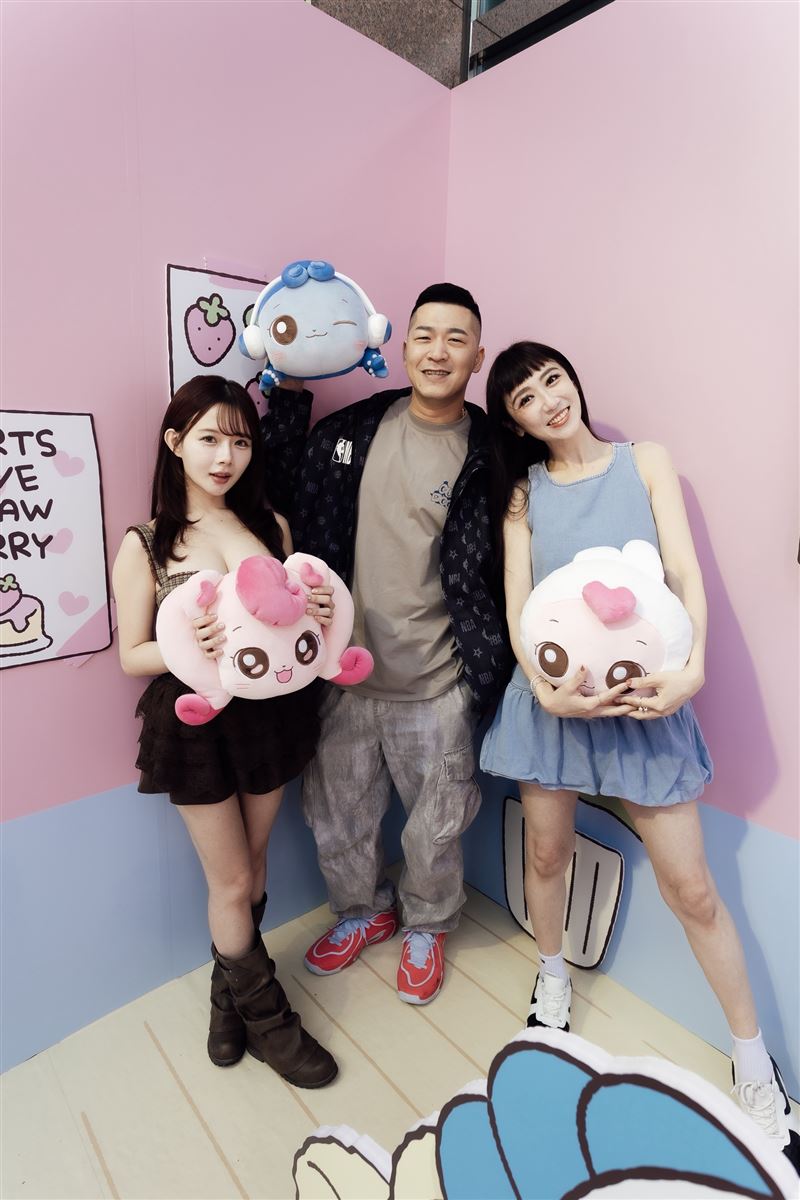 倩倩(左起)、草爺、蔡允潔出席活動。（圖／像素匯提供）